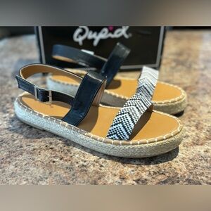 Qupid Sandals, Sz 7.5, EUC, With box
